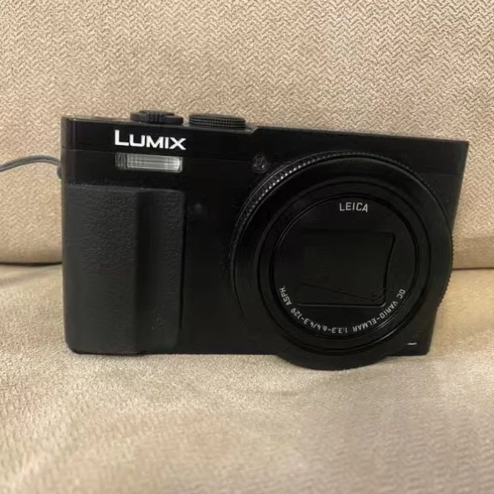 Umi Black Compact Digital Camera with Leica Lens - Lumix Style